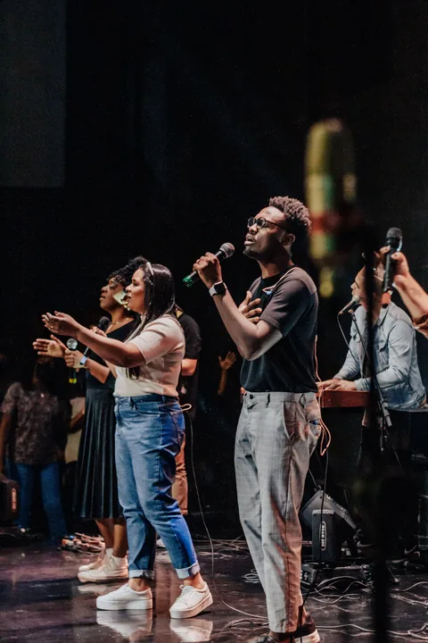 Vocalists performing together with handheld microphones